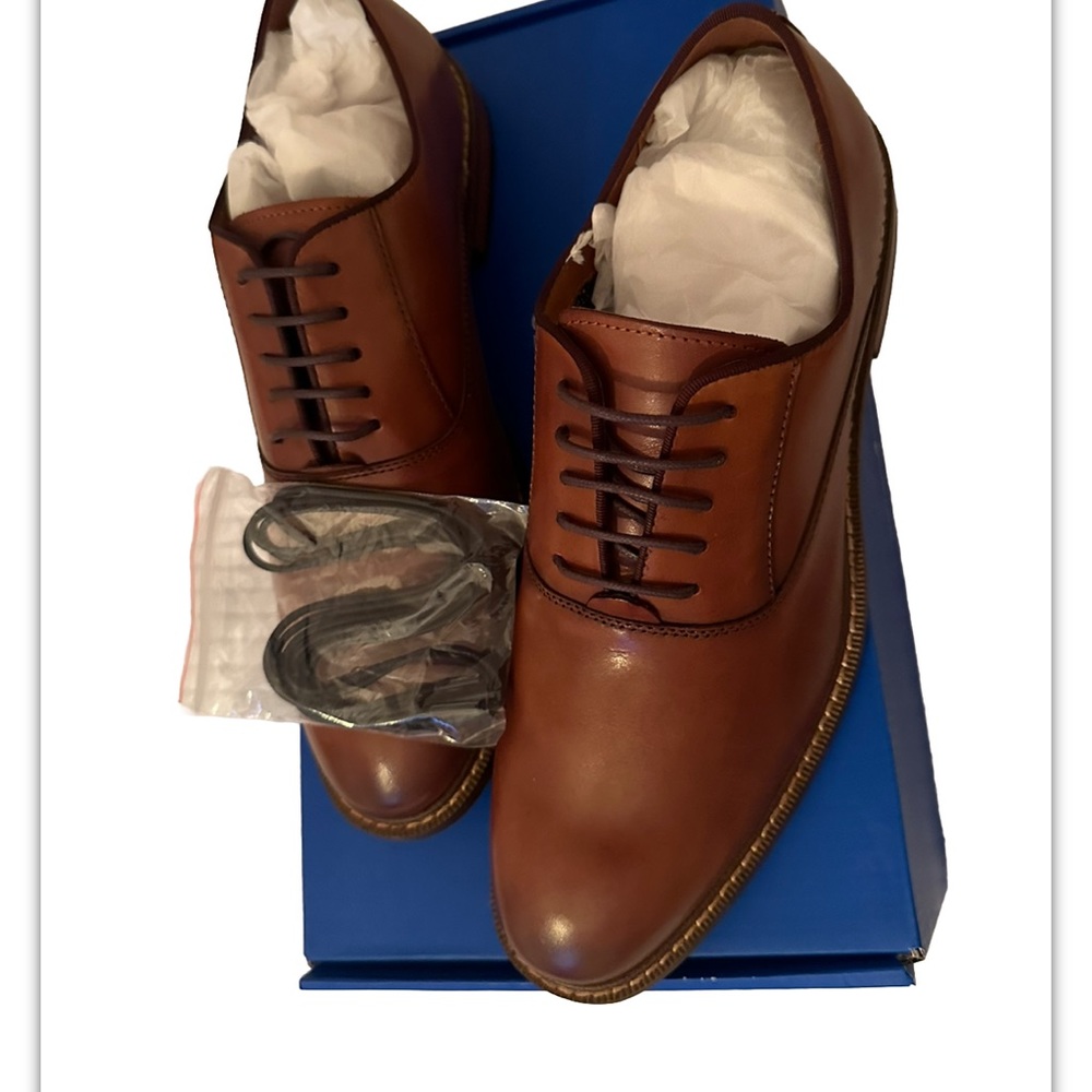 Men dress shoes 9 1/2 W!